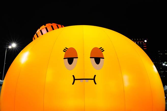 台中市府民政局举办「2021台中好耶诞」，由「阿尼斯特」为主灯。（台中市府提供／卢金足台中传真）