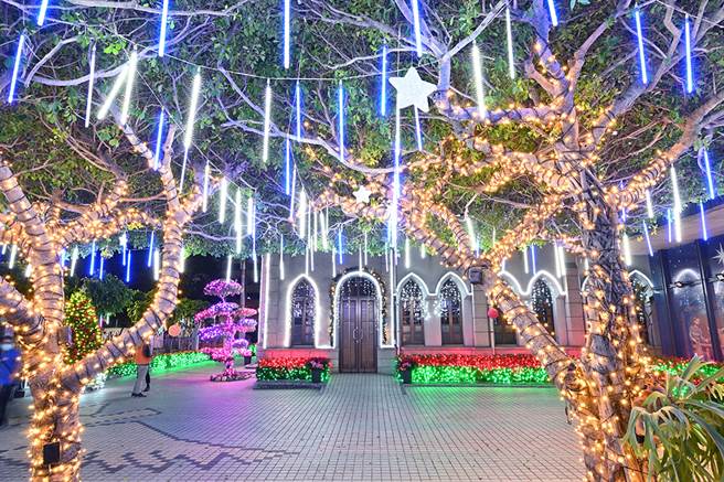 盐埕教会的耶诞活动与节庆装置，为城市添上美好冬日想像。(摄影/Carter)