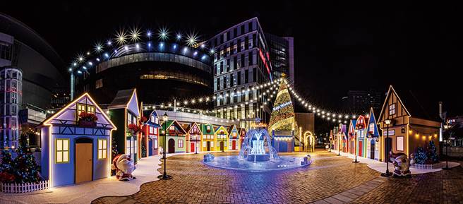 每年都会举办圣诞活动的汉神巨蛋，今年再度与HELLO KITTY携手合作，广场化身童话风格的欧式小镇。(图片提供/汉神巨蛋购物广场)