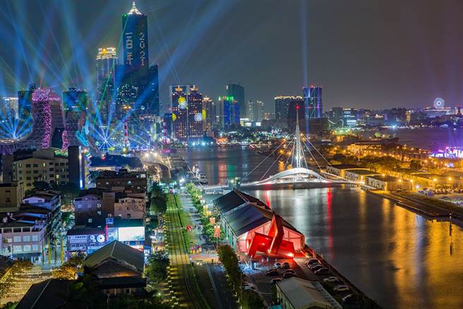 蓬莱舞台主打热门流行音乐，将推出横扫金曲、金音、金钟、金马等4金的跨界阵容。(图片提供/高雄市政府新闻局)