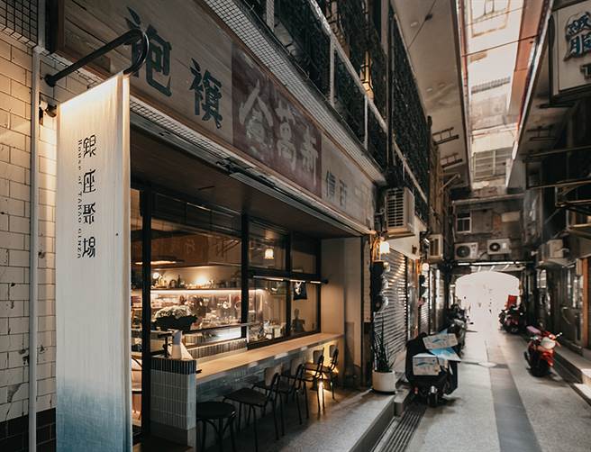 在臺版日本商店街「高雄银座」，与80年旧宅华丽相遇。(图片提供/MOOK)