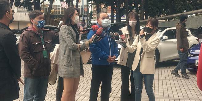 侯友宜受訪表示，在家犧牲奉獻的婦女更該被尊重。（戴上容攝）