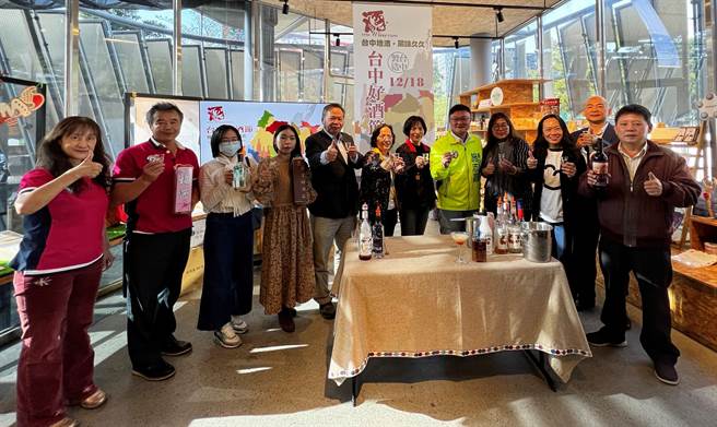 第2屆2021「台中好酒節」18日在秋紅谷景觀生態公園-心之谷教育園區展出。（盧金足攝）