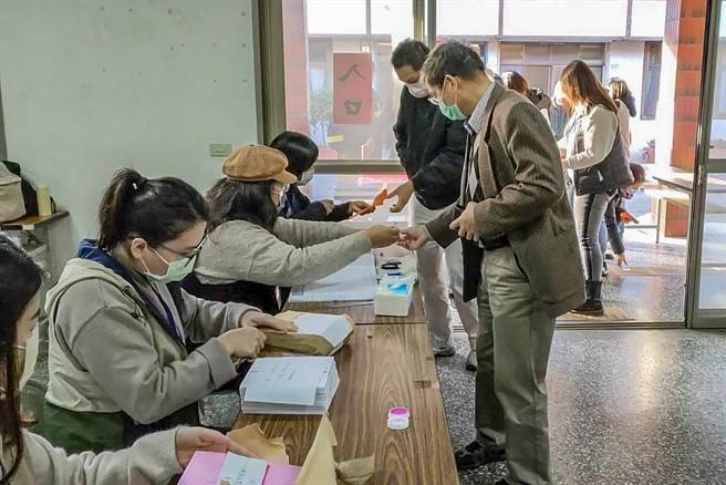 原先外界预估最有机会通过的「反莱猪进口」公投案最后未通过。（罗浚滨摄）