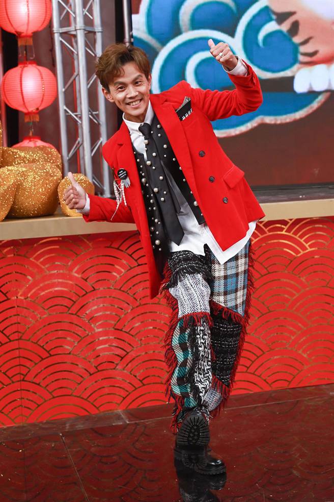 阿翔是除夕過年特別節目《民視第一發發發》主持人之一。（民視提供）