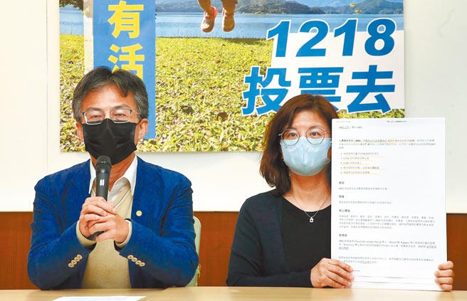 医生苏伟硕（左）。（赵双杰摄）