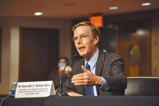 美國參議院表決通過候任駐華大使伯恩斯的任命案，圖為他日前出席國會提名聽證會時畫面。（中新社）