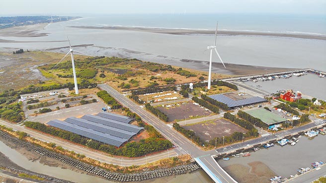 新竹市海山渔港太阳能光电系统已建置完成，预计明年1月运转。（新竹市府提供／邱立雅竹市传真）