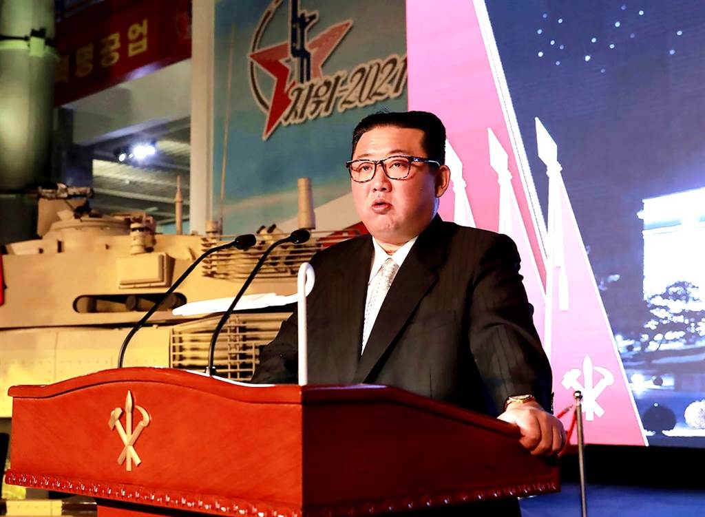 北韩消息人士指出，在哀悼金正日逝世週年期间，北韩人被禁止大笑、从事娱乐活动，北韩民众私底下对此怨声载道。（资料照／美联社、北韩朝中社）(photo:ChinaTimes)