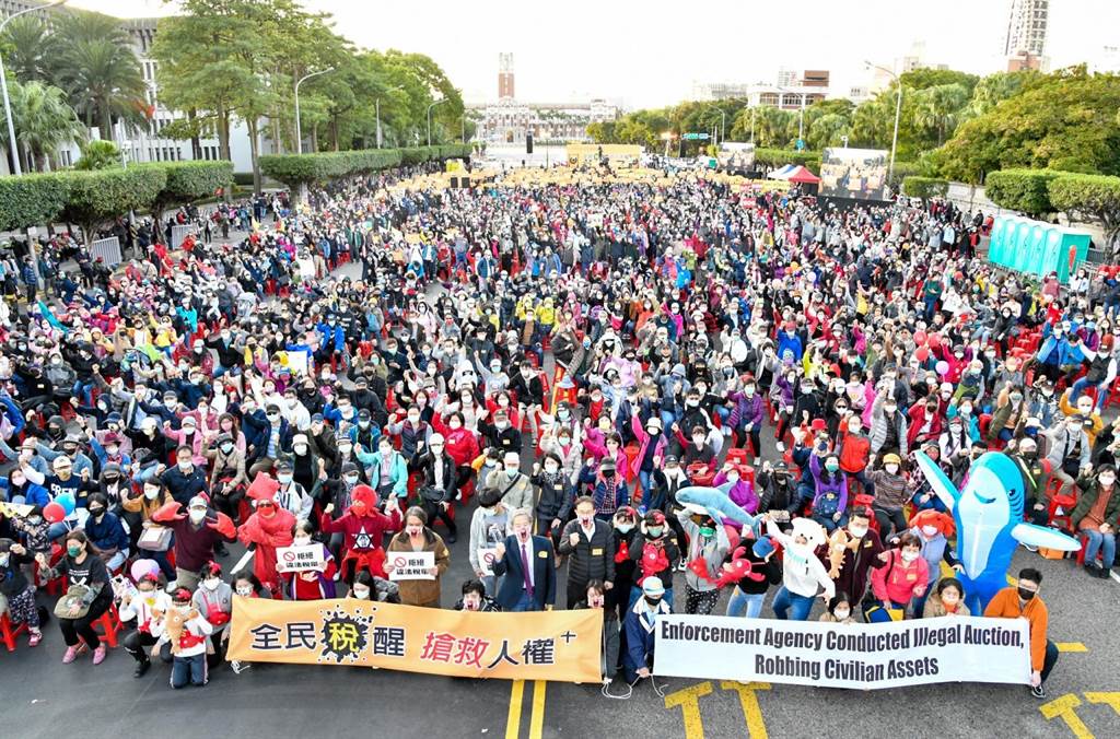 全國各縣市代表以創意表達「全民稅醒 搶救人權Plus」大遊行精神，呼籲「5個『我拒絕』 台灣有人權」。（圖／主辦單位提供）