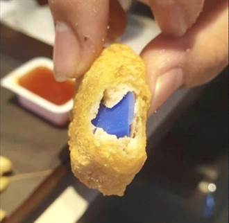 速食店吃雞塊咬到「塑膠片」 業者致歉：原料誤混