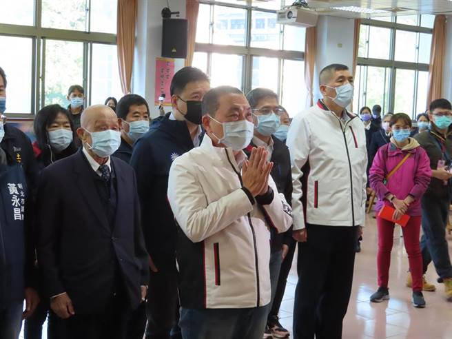 公投後遭灌爆臉書 侯友宜：虛心接受 願意承擔。（葉德正攝）