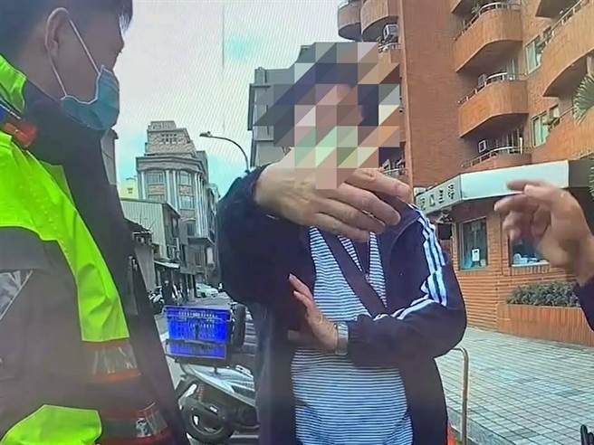 日客怀疑计程车司机看准他来自日本，趁机绕路多收钱，双方争得面红耳赤。（警方提供／蔡依珍桃园传真）