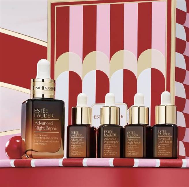 Global Mall新北中和店的beauty STAGE推荐Estée Lauder奇幻圣诞棕心回馈组，价值4992元，优惠价2780元。（Global Mall提供）