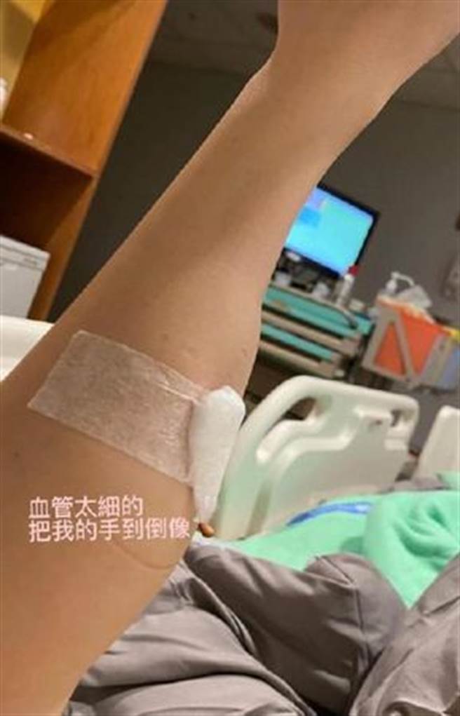 陈乔恩手肿成2倍粗，令粉丝感到心疼。（图／翻摄自Instagram／iam_joechen）