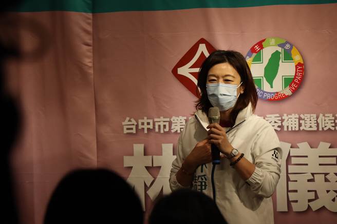 民進黨台中二選區立委補選候選人林靜儀上午舉辦「女醫挺靜儀 醫起來護台」記者會。(林靜儀總部提供／林欣儀台中傳真)