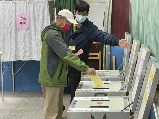 四大公投投票率低，學者分析空戰無催出投票動機。(呂筱蟬攝)