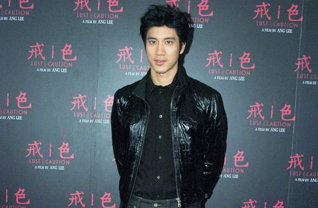 《色‧戒》一场拒绝妓女的戏，王力宏狂吞NG，如今被他被李靓蕾爆召妓，被网友嘲讽NG是因为「不演自己最难」。(中时资料照片)

