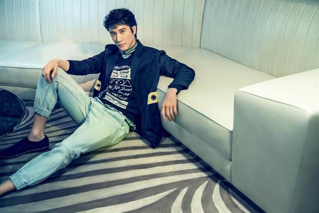 王力宏遭前妻李靚蕾毀滅式爆料後，王爸爸昨日深夜發布手寫信想替兒子洗白，讓網友忍不住好奇，王力宏為何至今都未出面回應，引發網友炸鍋式討論。（圖／翻攝自王力宏臉書）