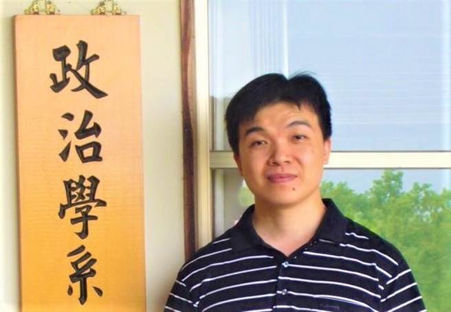 东海大学政治系教授沈有忠表示，国民党公投失利，但明年底台中市长改选还有一年多，不至于有太大影响，对市长卢秀燕选情不用过度解读。（摘自东海大学网站／卢金足台中传真）