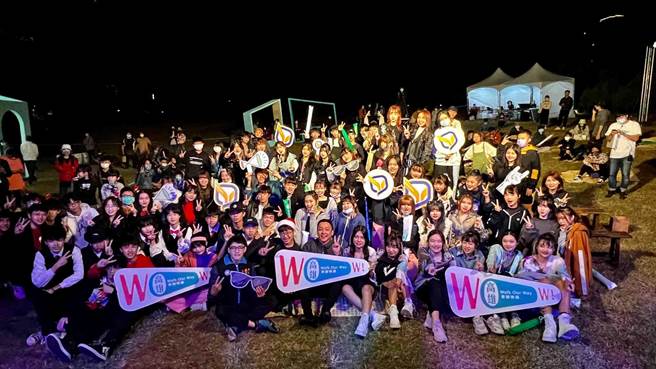 高市府青年局18日、19日一连两天在高雄市立美术馆推出「WOW!高雄Walk Our Way」青创特展。（柯宗纬摄）