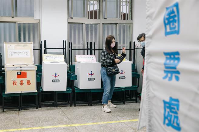 四大公投全遭执政党封杀，前副总统吕秀莲今天呼吁朝野政党，应该重新省思，把《公投法》修改得更为周全，让公投得绑大选。（资料照，郭吉铨摄）