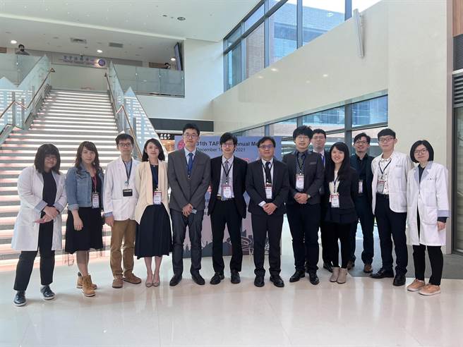 台湾顏面整形重建外科医学会「第31届秋季学术研讨会」18、19日在高雄长庚医院举办，图为高雄长庚团队。（台湾顏面整形重建外科医学会提供／袁庭尧高雄传真）