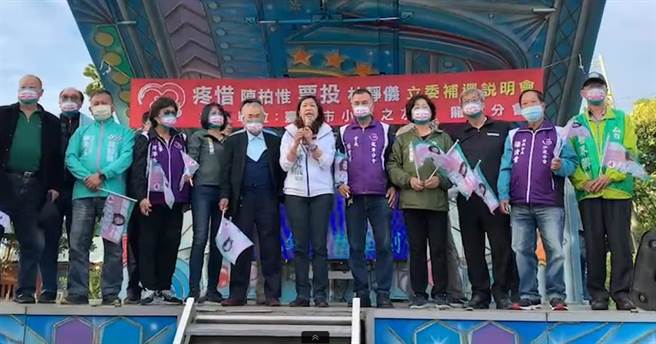 台中市小英之友會龍井分會19日在龍井區，為中二立委補選參選人林靜儀舉行造勢活動。（讀者提供／張妍溱台中傳真）