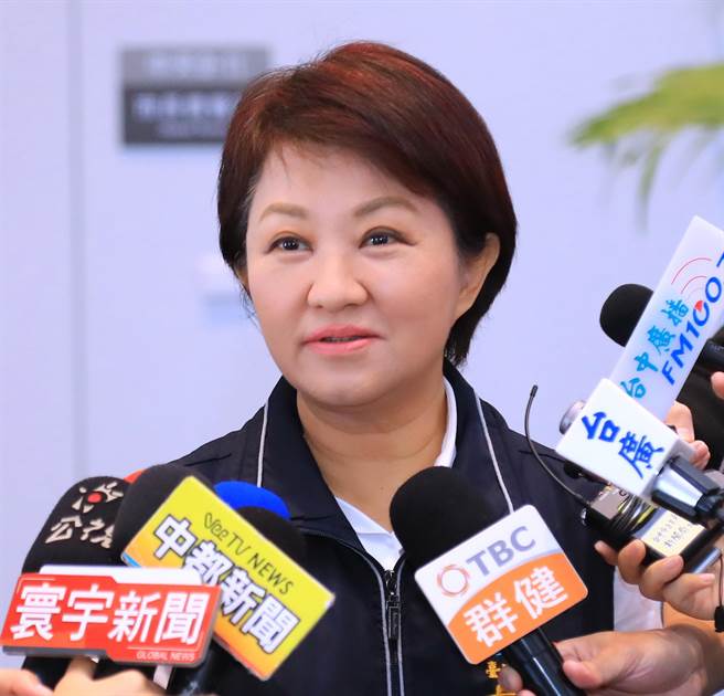 台中市长卢秀燕在市议会屡以擦边球方式对公投表态，学者认为政治正确，也是未被列为检讨战犯原因之一。（卢金足摄）