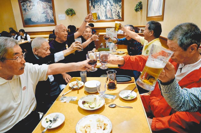 上班族不爱喝酒社交图╱美联社