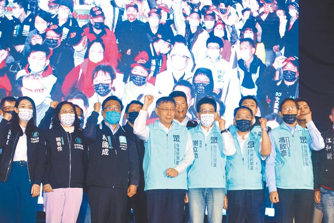 四大公投都未达通过门槛，民眾党立法院党团总召邱臣远指出，投票率低迷是对所有政党的警讯。图为民眾党17日的公投之夜。（本报资料照片）