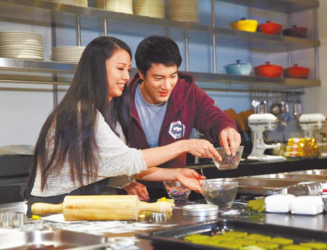 李靚蕾17日深夜發出5000字長文，揭露王力宏外遇、約炮、與人妻通姦等不倫行為。圖為王力宏與李靚蕾。（本報資料照片）