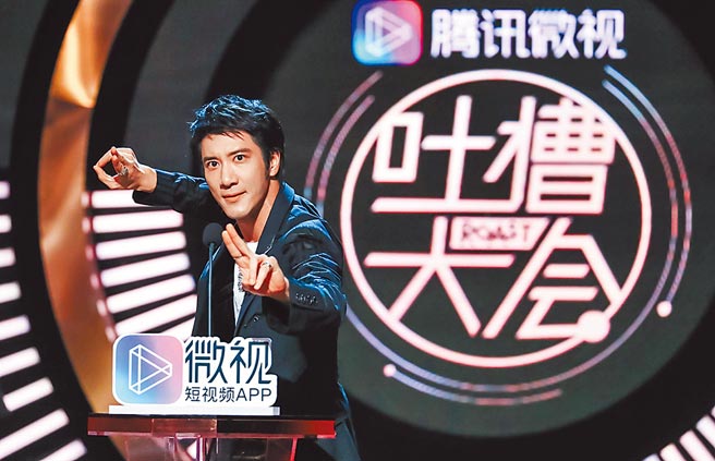 针对歌手王力宏的前妻李靓蕾17日晚间发千字文控诉王力宏在婚姻里不忠，中共党媒《环球时报》18日发评论指「王力宏人设崩塌绝非偶然，也不是孤例」，并称「做好艺人的前提是要先做好人」。（摘自网路）