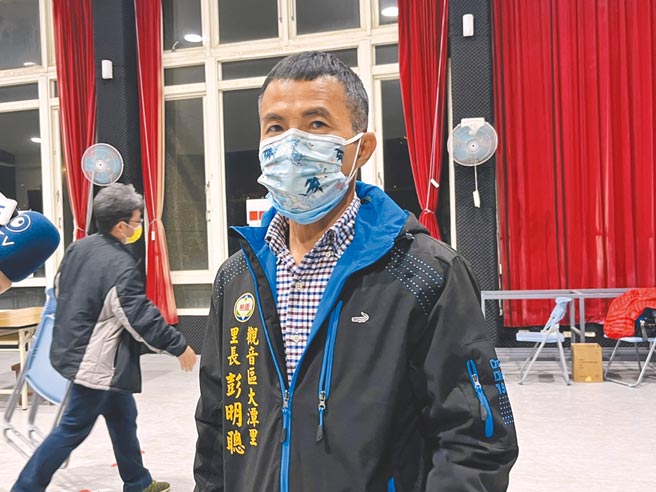 大潭里里长彭明聪向政府喊话「公投造成对立，政府不要太高兴，要展现诚意兑现照顾大潭里民的诺言！」（陈梦茹摄）