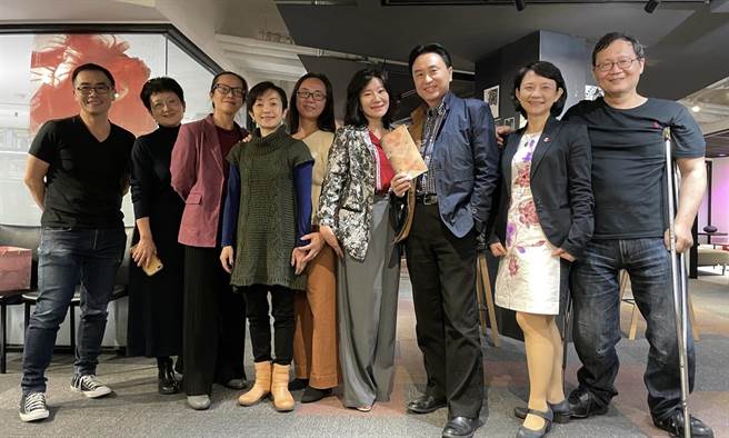 杨忠衡》当表演闯进虚拟世界
。(图/爱传媒提供)