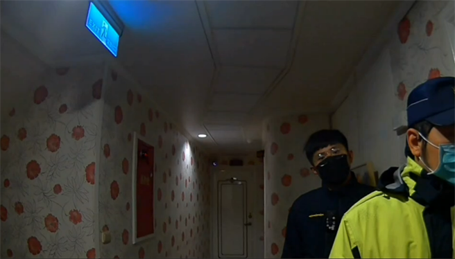 张姓男子曾犯下首例驾砂石车衝撞总统府，昨天凌晨他又带枪投宿旅馆被逮。(戴志扬翻摄)