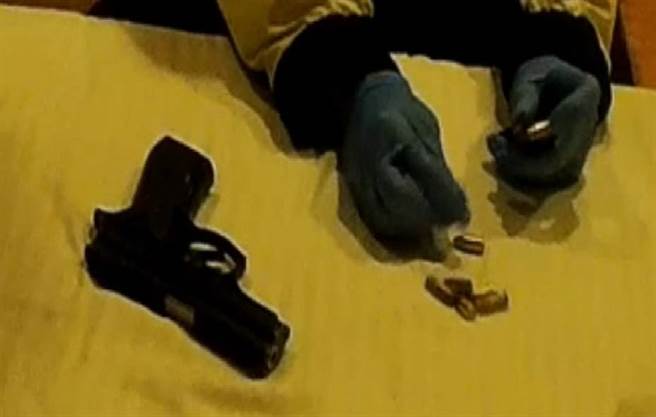 警方查扣改造手枪一把及子弹7发，讯后依枪炮弹药罪嫌移送检方。(戴志扬翻摄)