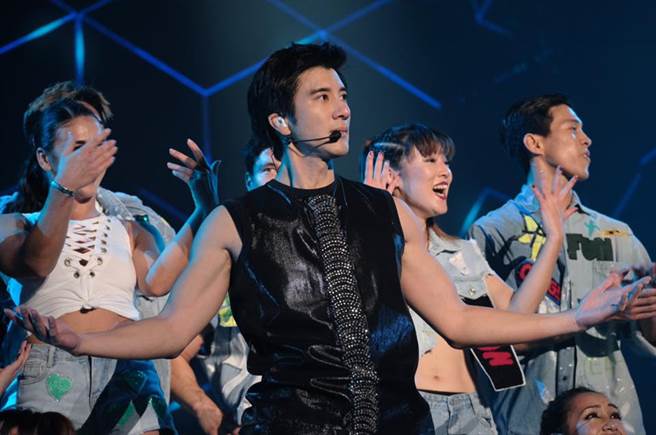 王力宏昨日深夜首度发声稿澄清，内容却错字连篇、语句不通顺，遭网友酸「乾脆用唱的」。医师陈志金认为，王力宏就是自恋型人格。（图／翻摄自王力宏脸书）