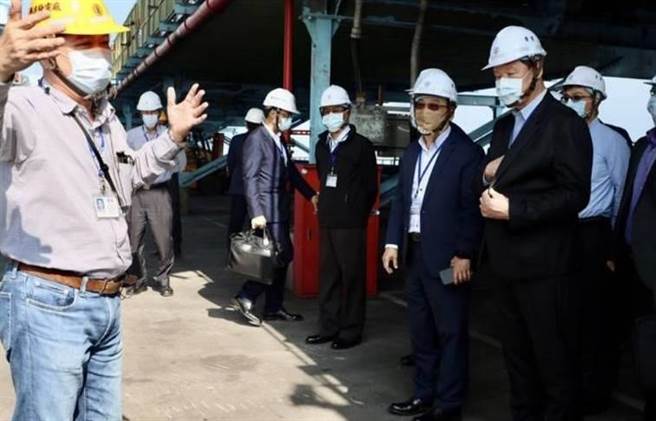 第4作战区「情报工作会报」，指挥官傅正诚主持，视导发电厂。图／第四作战区提供。