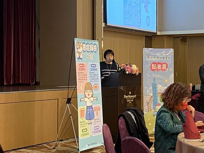 北市推动「台北通健康服务」四癌筛检集点活动，凡参加集点活动后可累积健康点数，回馈市民兑换100元或150元悠游卡加值金。（游念育摄）