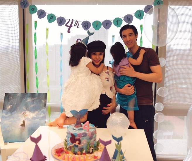 歌手王力宏遭前妻李靓蕾多次爆料私生活混乱，刷爆各大新闻版面，网友们为了追进度连夜熬夜。（图／翻摄自王力宏脸书）