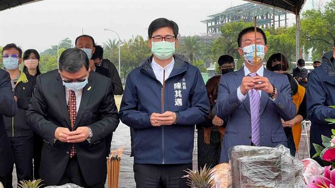 高雄市长陈其迈今（20）日出席台湾灯会主灯安座典礼时受访指出，从城市治理角度来看，当然合併升格会是新竹大发展的一个契机。（柯宗纬摄）