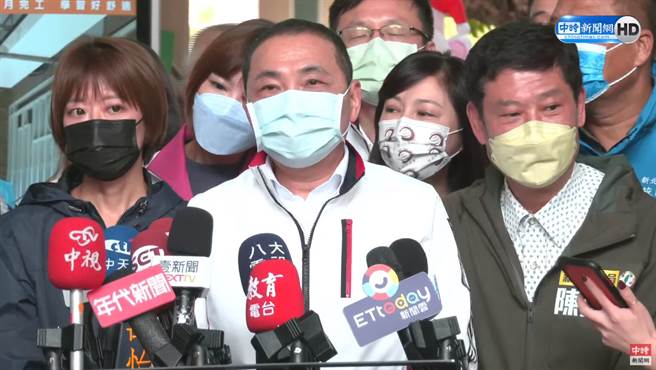 新北市长侯友宜回应县市合併升格议题。（图／中时新闻网直播画面）