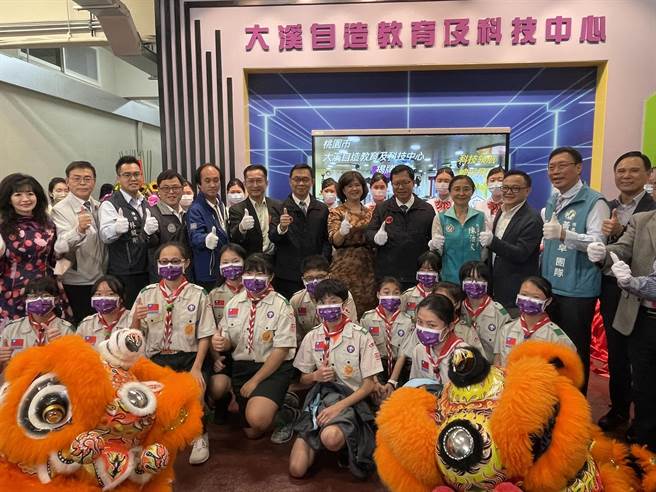 桃园市长郑文灿20日指出，会加强防疫旅馆工作人员定期筛检及疫苗接种。(吕筱蝉摄)