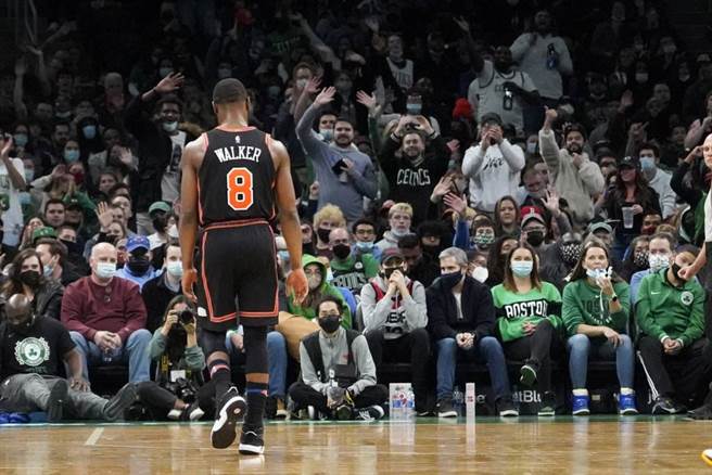 尼克後衛肯巴沃克犯滿離場。（美聯社資料照）