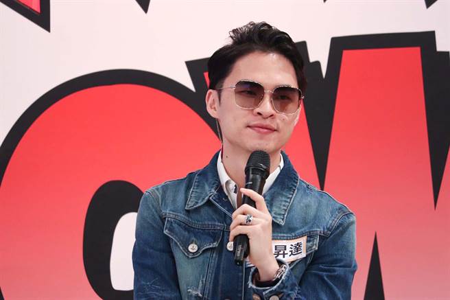 杨升达第一次见家长就「全裸相见」。（中天综合台提供）