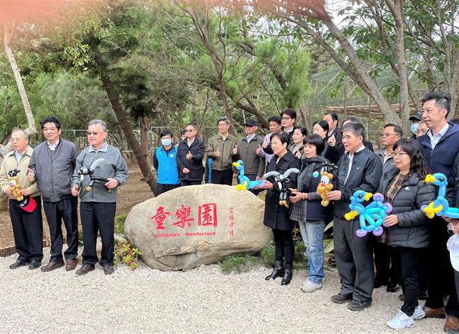 澎湖第1座动物园「童乐园」一波多折，孔雀、梅花鹿相继脱逃离家出走。（陈可文摄）