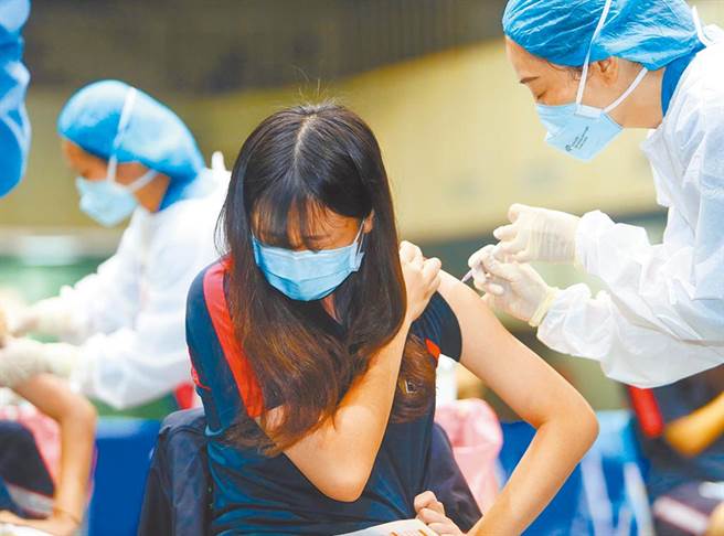 本周五(24日)起开放18岁以上、间隔满5个月者施打第二剂疫苗。(本报系资料照)