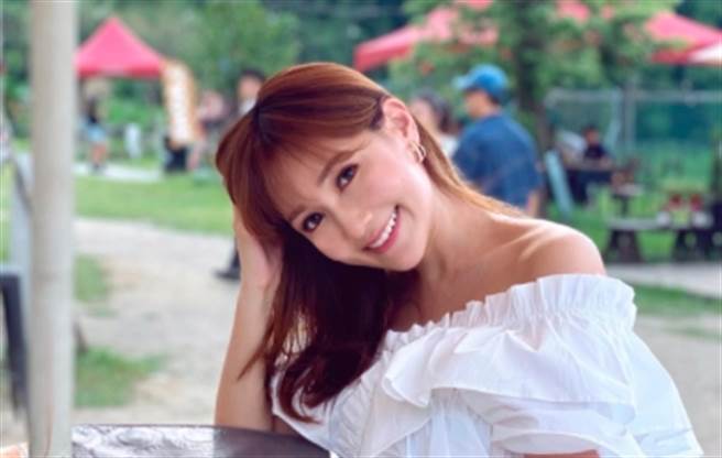 張若妤擁有一副天籟好嗓音，是粉絲最愛敲碗唱歌的親和力型主播。（圖／截取自張若妤臉書）