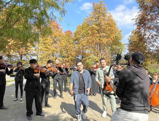 爱客乐日前出外景拍摄。（好痛音乐提供）